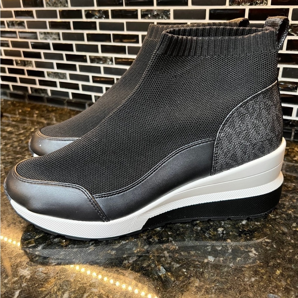 Michael kors boot/wedge